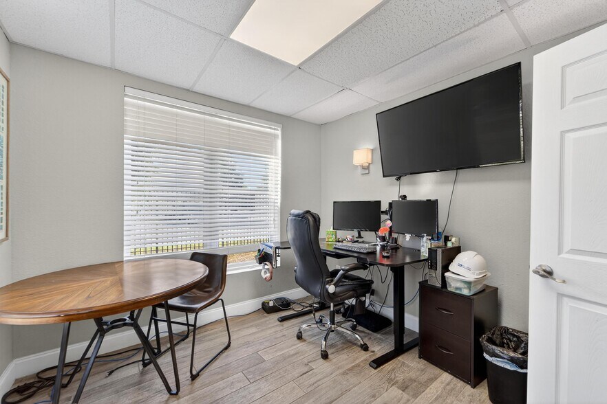 More Photos Of 3411 N 29th St, Tampa Office For Sale