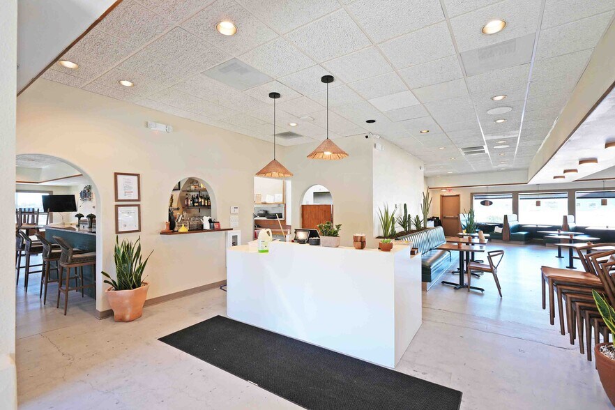More Photos Of 1401 Lakeside Ct, Yakima Restaurant For Lease