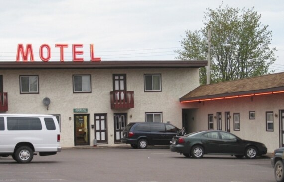 More Photos Of 100 Silver St, Hurley Hotel For Sale