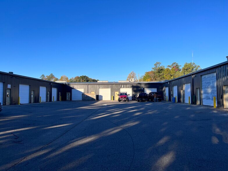 More Photos Of 25 W Oxmoor Rd, Birmingham Flex For Lease