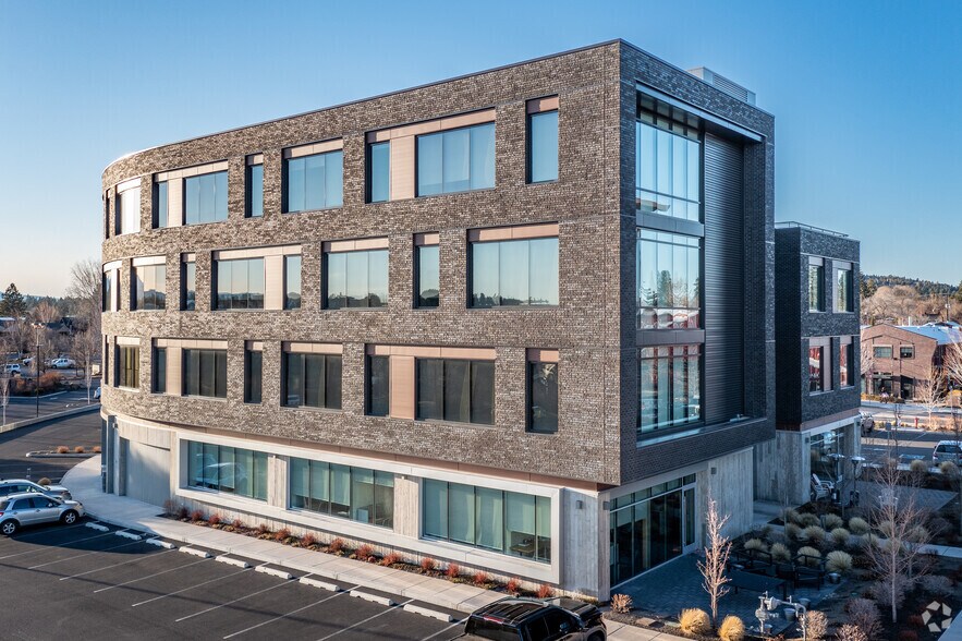 More Photos Of 721 SW Industrial Way, Bend Office For Lease