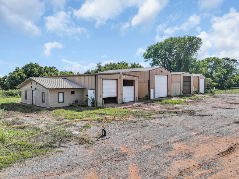 More Photos Of 10910 N County Road 3010, Lindsay Warehouse For Sale