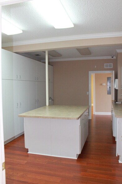More Photos Of 6817 Southpoint Pky, Jacksonville Office For Sale
