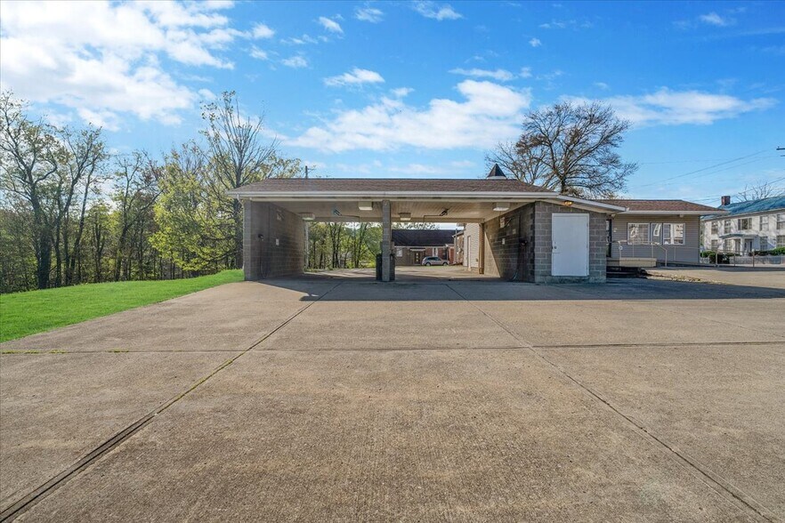 More Photos Of 212 Pine St, Jefferson Carwash For Sale