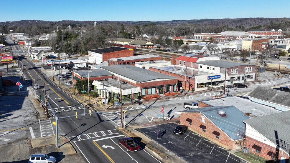 More Photos Of 18 W Currahee St, Toccoa Showroom For Sale