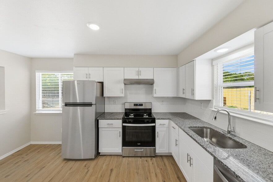 More Photos Of 6709 Wentworth Dr, Austin Apartments For Sale