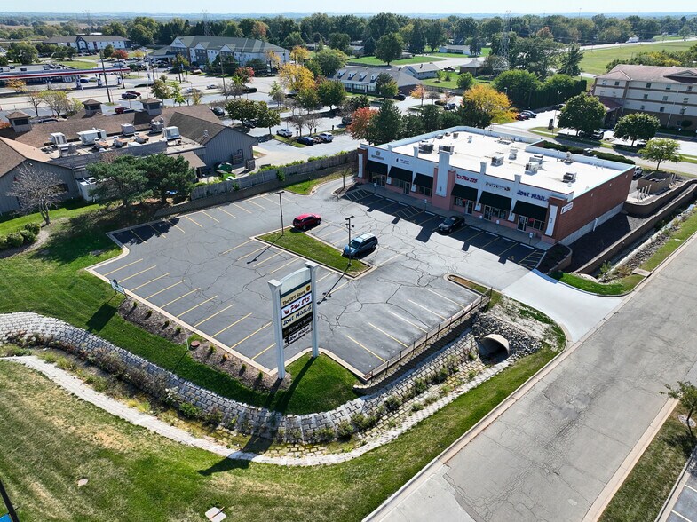 More Photos Of 7431-7451 E State St, Rockford Unknown For Lease