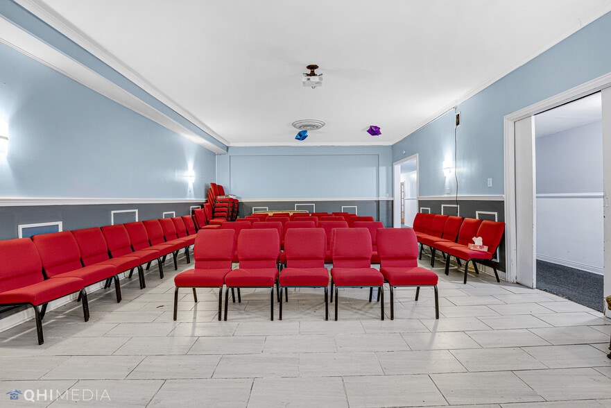 More Photos Of 2701 W 63rd St, Chicago Funeral Home For Sale