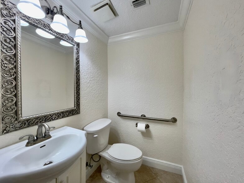 More Photos Of 312 S Old Dixie Hwy, Jupiter Office For Lease