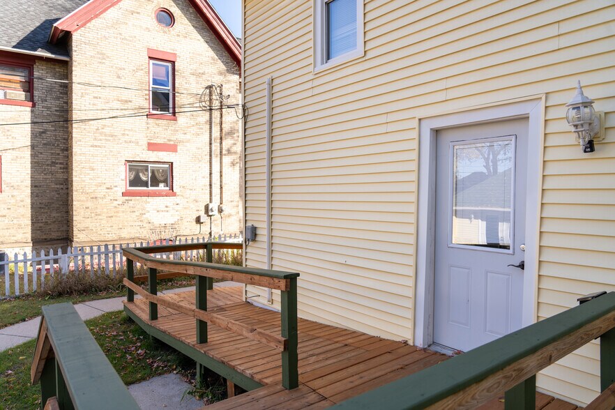 More Photos Of 218 S Washington St, Mt Pleasant Office For Sale