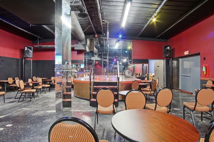 More Photos Of 1900 SE 59th Dr, Oklahoma City Bar For Sale