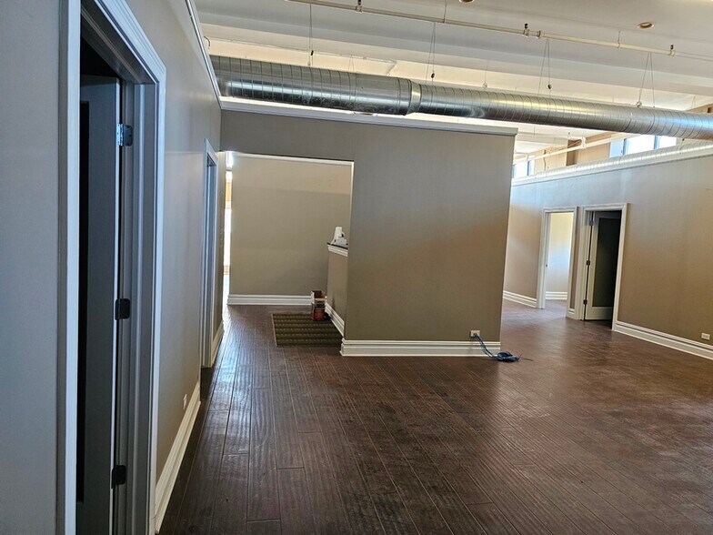 More Photos Of 2411 N Clybourn Ave, Chicago Office For Sale