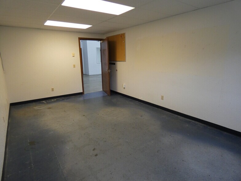 More Photos Of 281 W Business Park Loop, Shelton Warehouse For Lease
