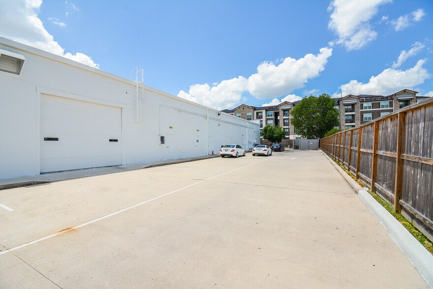 More Photos Of 12970 Westheimer Rd, Houston Storefront For Lease