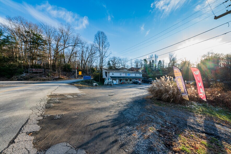 More Photos Of 309 Keller Ave, Fayetteville Storefront Retail Office For Sale