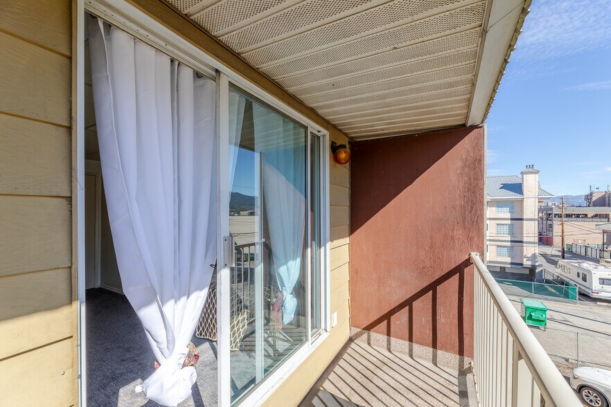 More Photos Of 157 Wade Av W, Penticton Apartments For Sale