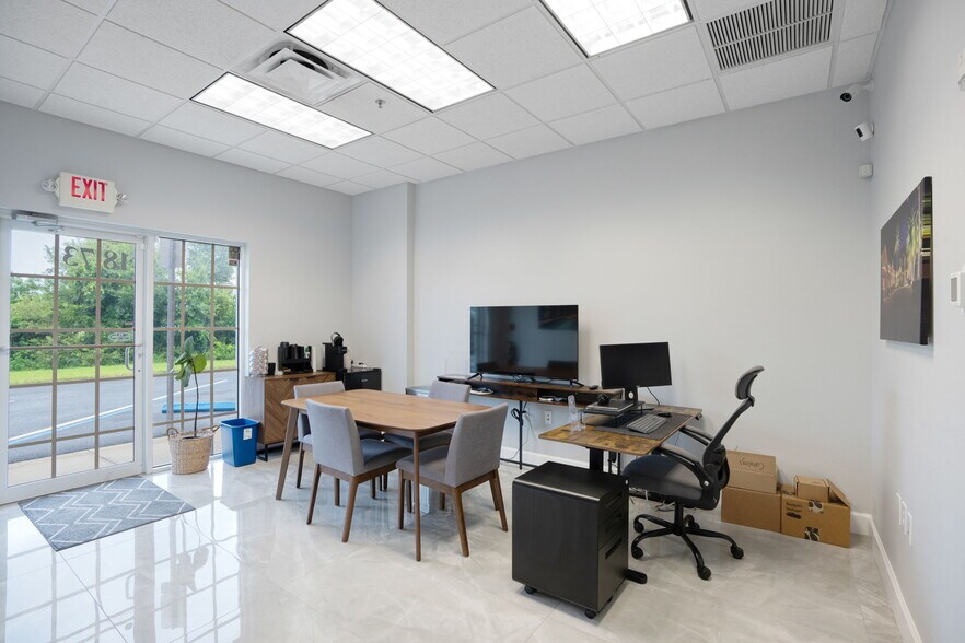 More Photos Of 1867-1881 Porter Lake Dr, Sarasota Warehouse For Sale