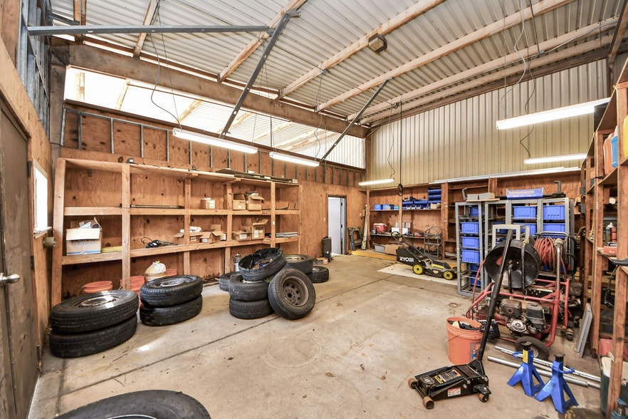 More Photos Of 10814 Woodedge Dr, Houston Warehouse For Sale
