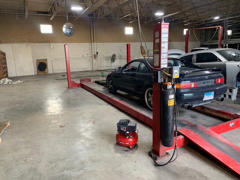 More Photos Of 100 E Saint Louis Ave, East Alton Light Distribution For Lease