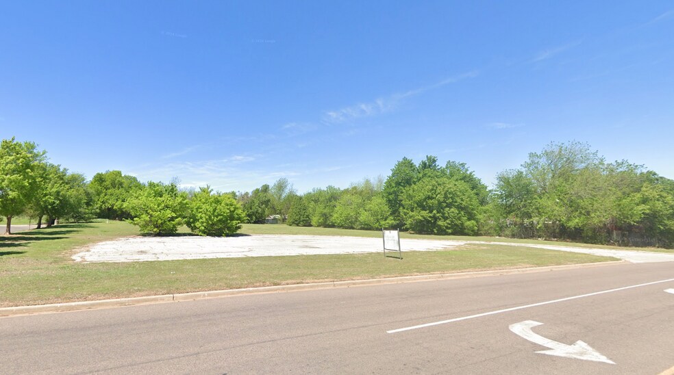 More Photos Of 2526 N Douglas Blvd, Spencer Land For Sale