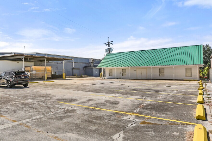 More Photos Of 1420 Fourth St, Westwego Daycare Center For Lease