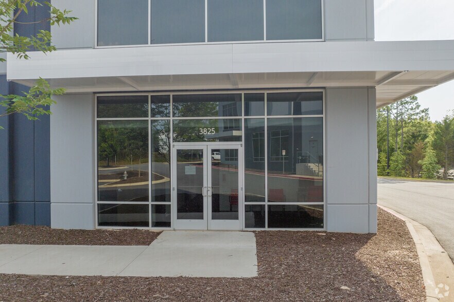 More Photos Of 3825 Kennesaw 75, Kennesaw Distribution For Lease