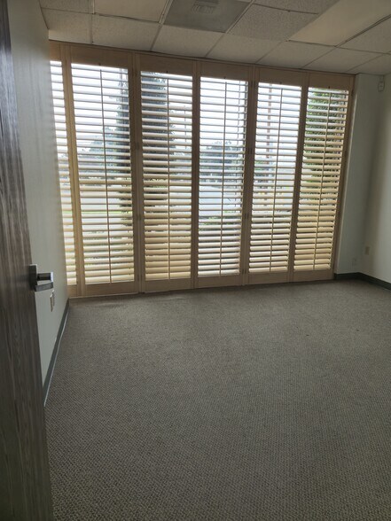 More Photos Of 20600 Plummer St, Chatsworth Manufacturing For Lease