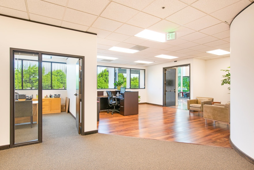 More Photos Of 1304 Southpoint Blvd, Petaluma Office For Lease