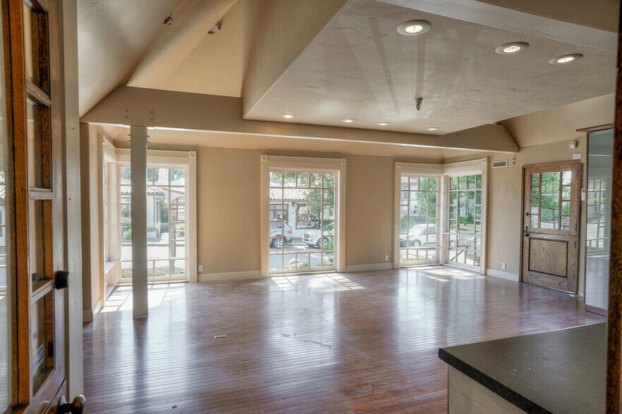 More Photos Of San Carlos St, Carmel Storefront Retail Office For Lease