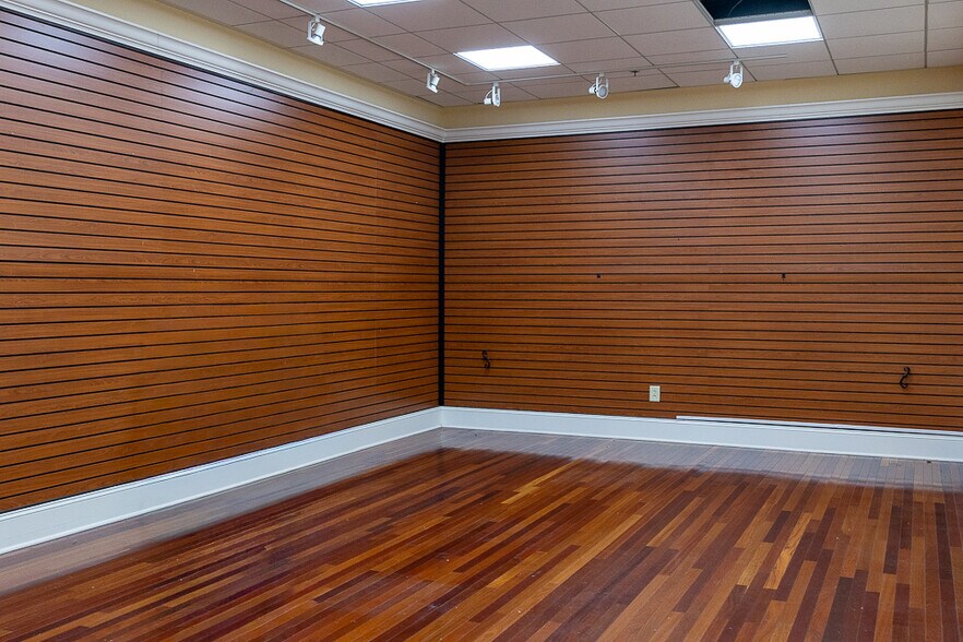 More Photos Of 5935 Rivers Ave, North Charleston Showroom For Lease
