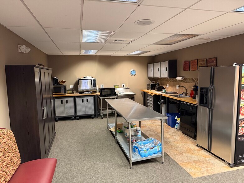 More Photos Of 9 Brookside Rd, Redding Showroom For Sale