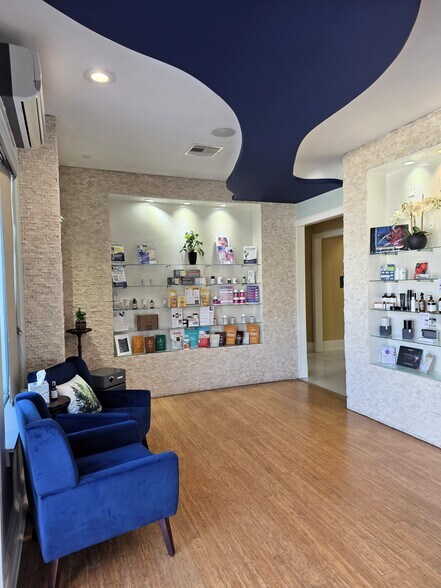 More Photos Of 5721 Winsome Ln, Houston Freestanding For Sale