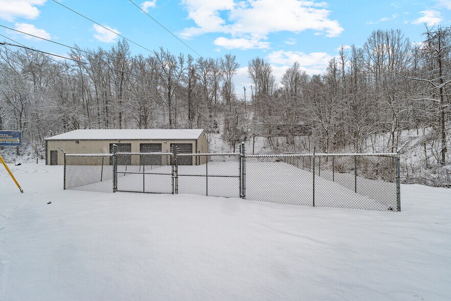 More Photos Of 1294 Midland Trl, Milton Flex For Sale