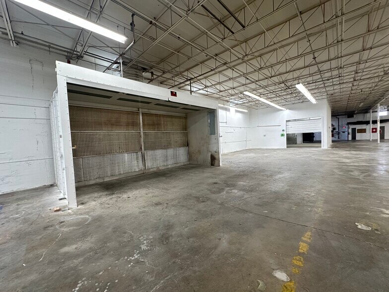 More Photos Of 1675 W 31st Pl, Hialeah Manufacturing For Lease