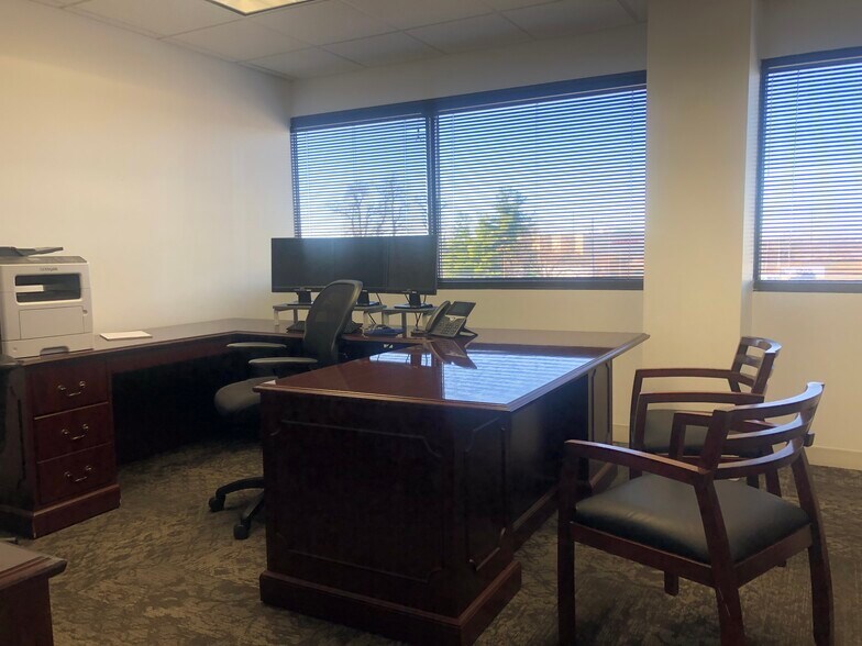 More Photos Of 7900 Tanners Gate Ln, Florence Office For Lease