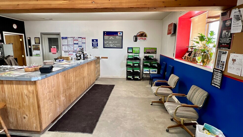 More Photos Of 1213 Elkhorn Dr, Wright Auto Repair For Sale