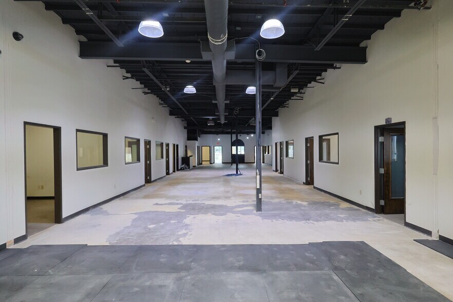More Photos Of 2727 W Mockingbird Ln, Dallas Unknown For Lease