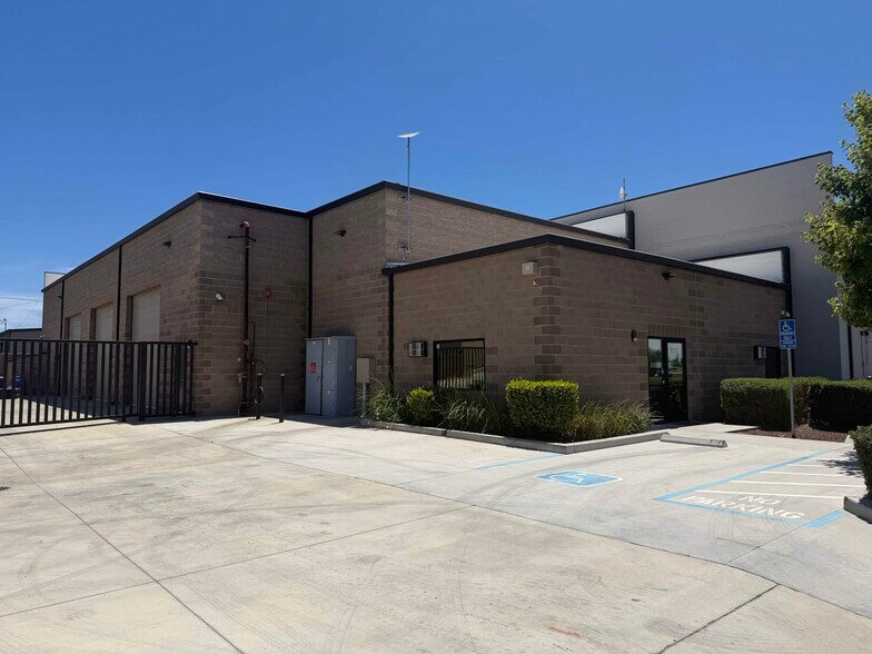 Primary Photo Of 1700 Olympic Dr, Turlock Warehouse For Lease
