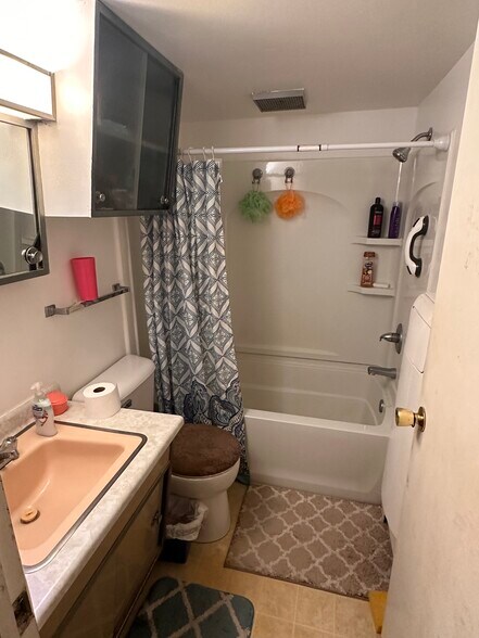 More Photos Of 220 28th Street Dr SE, Cedar Rapids Apartments For Sale