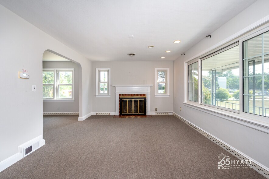 More Photos Of 2976 Solomons Island Rd, Edgewater Office For Sale