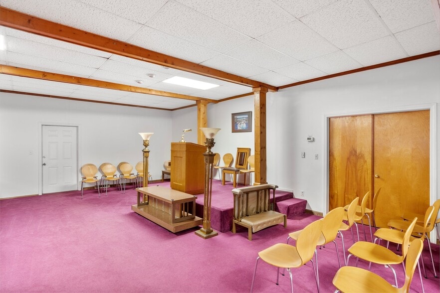 More Photos Of 1401 S Fant St, Anderson Funeral Home For Sale