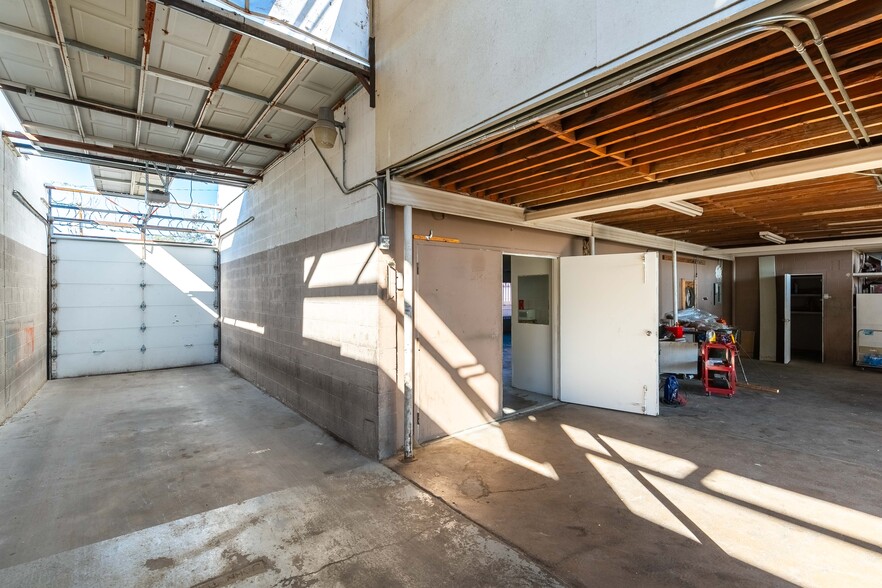 More Photos Of 2272 Crestline Loop, North Las Vegas Auto Repair For Sale