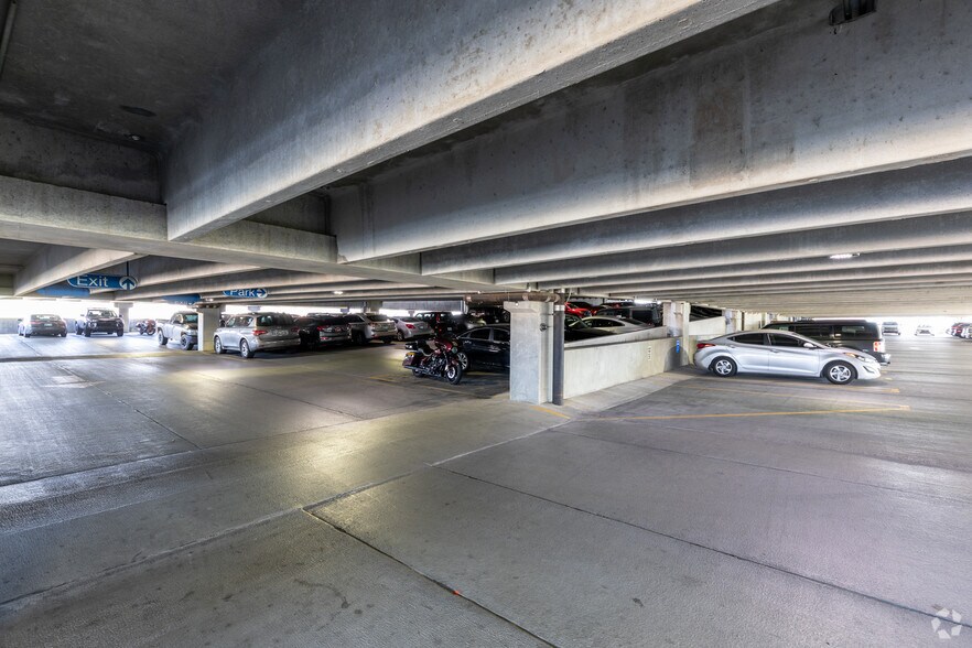 More Photos Of 175 E 2nd St, Tulsa Office For Lease