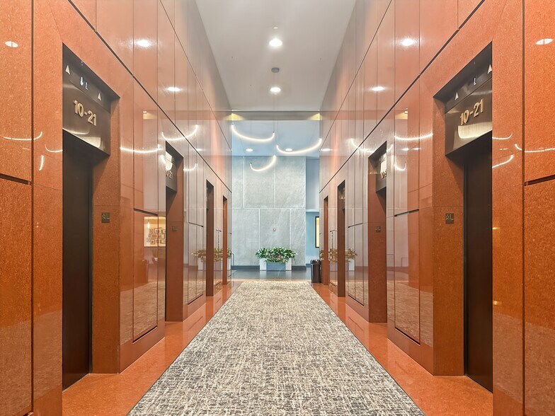 More Photos Of 650 Poydras St, New Orleans Coworking Space