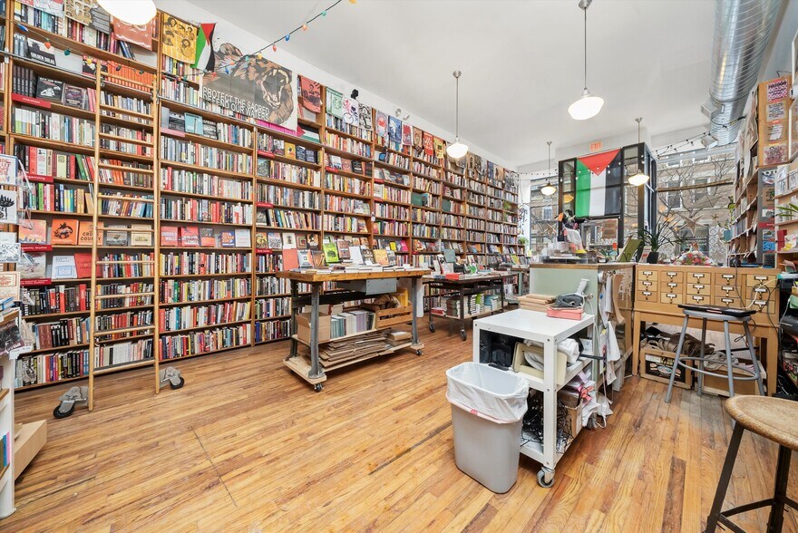 More Photos Of 1102 W 18th St., Chicago Apartments For Lease