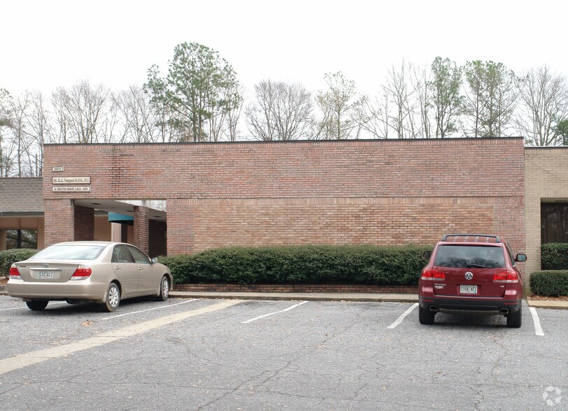 More Photos Of 3910-3914 Rosemont Dr, Columbus Medical For Lease