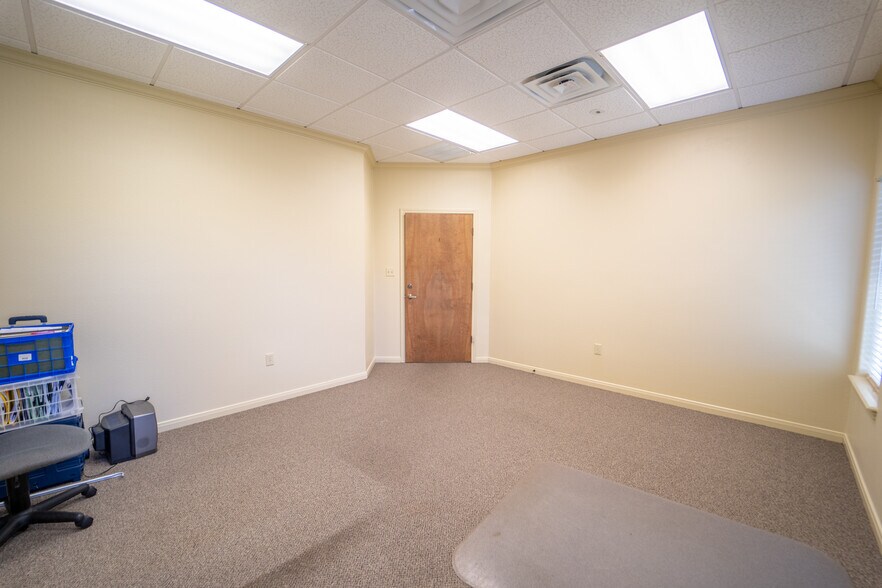 More Photos Of 5103 E Airline Rd, Victoria Office For Lease
