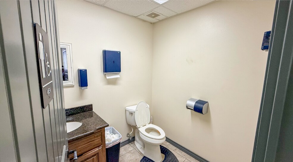 More Photos Of 1409 E County Road 120, Midland Warehouse For Lease