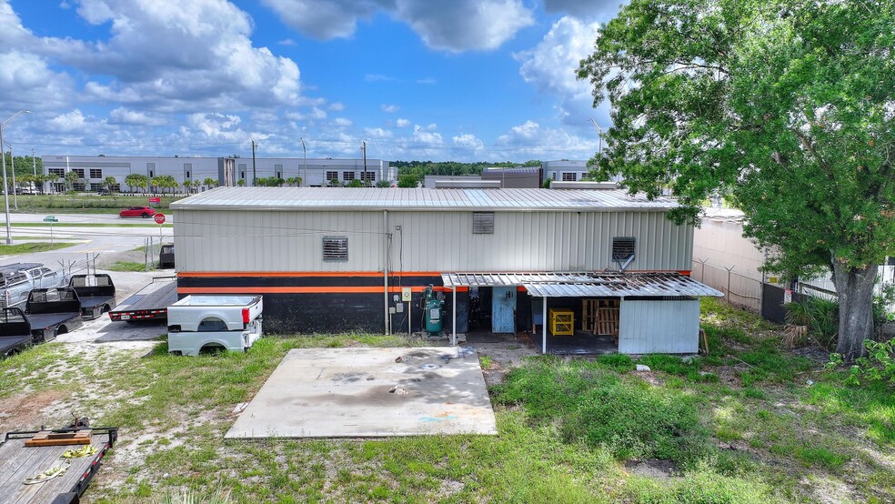 More Photos Of 2016 W Memorial Blvd, Lakeland Auto Repair For Lease