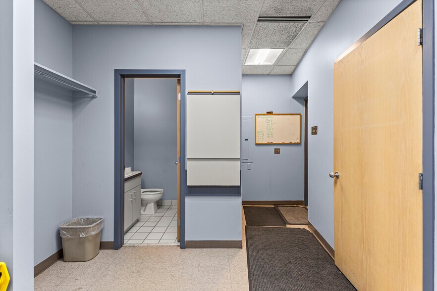 More Photos Of 24825 Michigan Ave, Dearborn Office For Lease